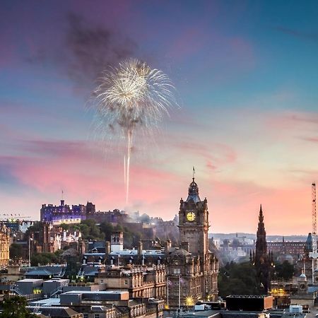 Pass The Keys Central Spacious Flat At Royal Mile EDI Buitenkant foto