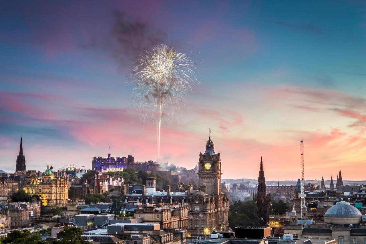Pass The Keys Central Spacious Flat At Royal Mile EDI Buitenkant foto