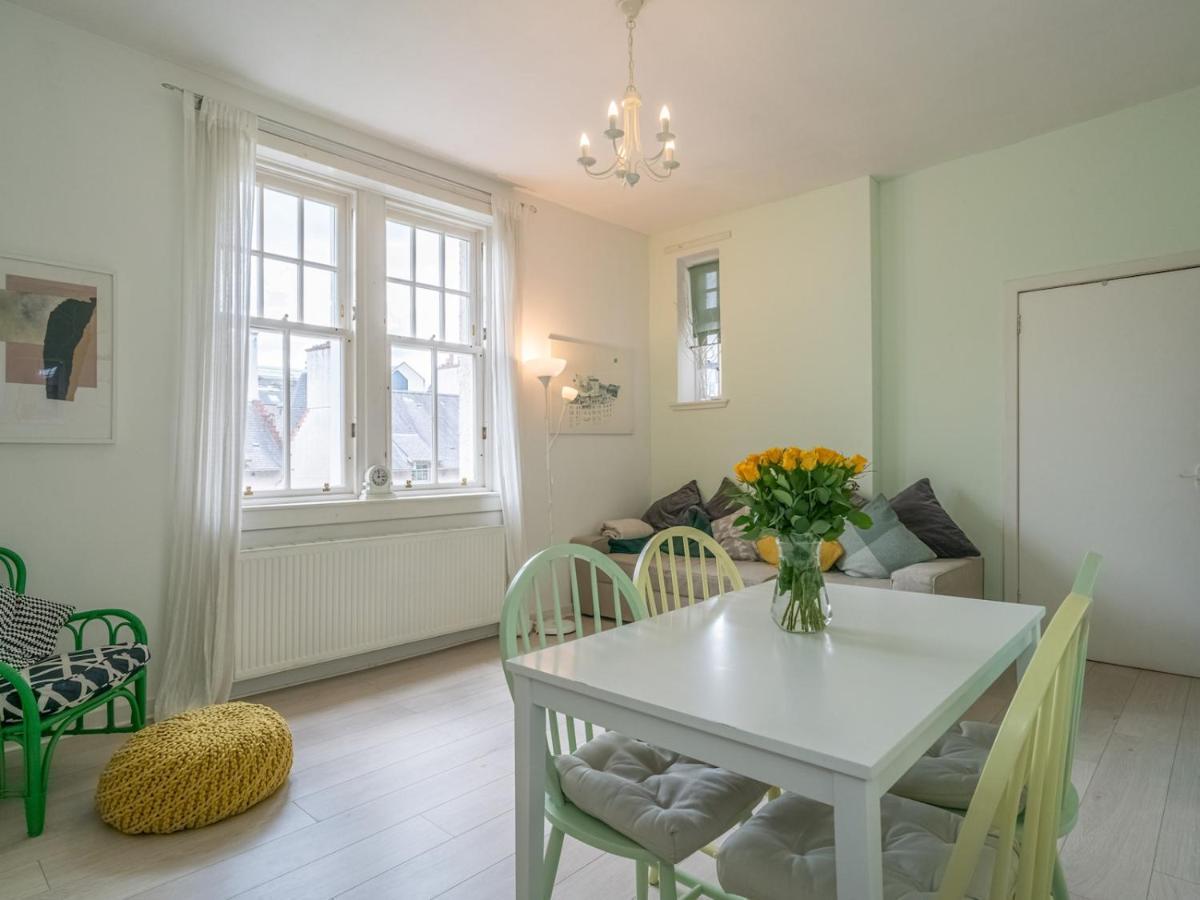 Pass The Keys Central Spacious Flat At Royal Mile EDI Buitenkant foto